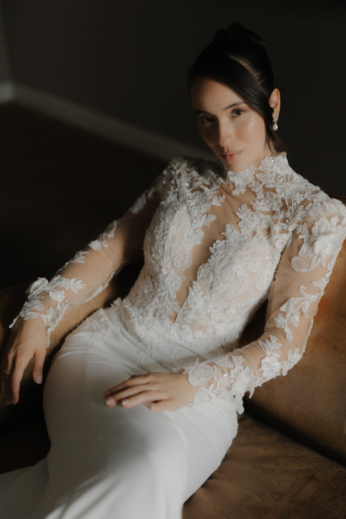 braut im brautkleid, hochzeitslocation hamburg, suite getting ready