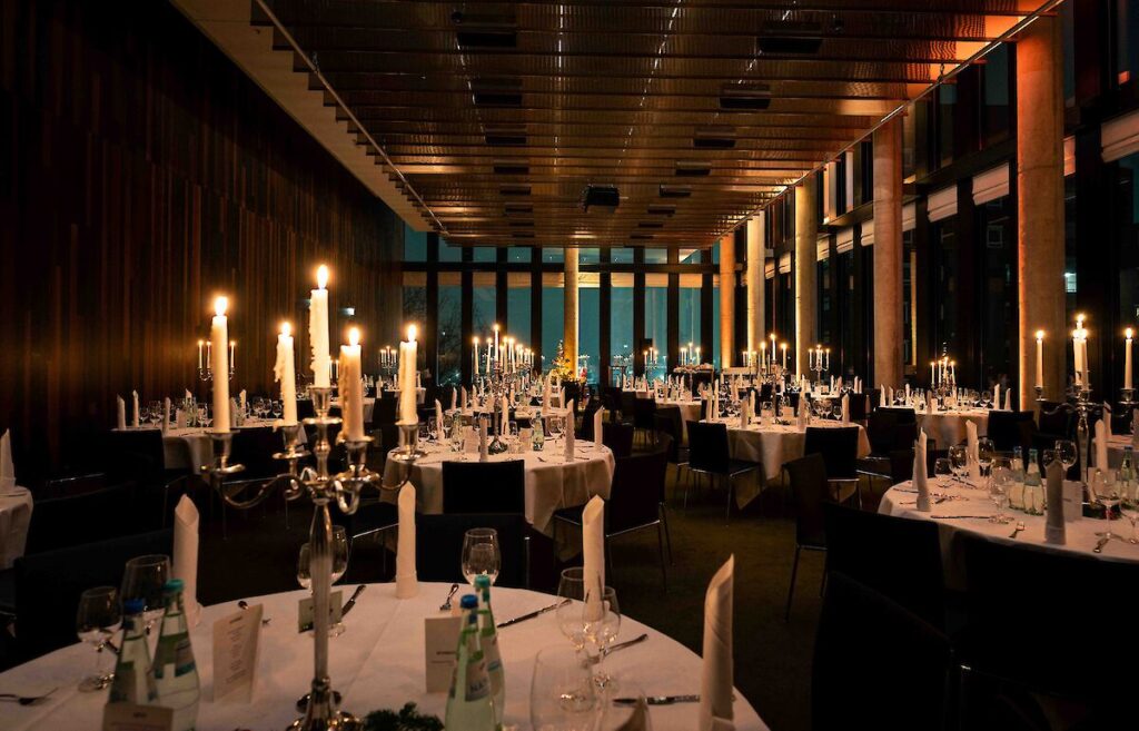 heiraten in Hamburg Großer Saal im Empire Riverside Hotel Heiraten mit Ausblick auf die Elbe