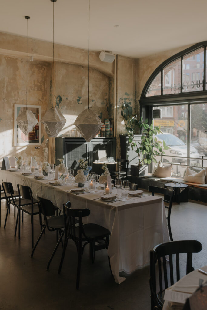 Interior of the Old Hamburg Printing House with a festive banquet table and warm lighting for weddings