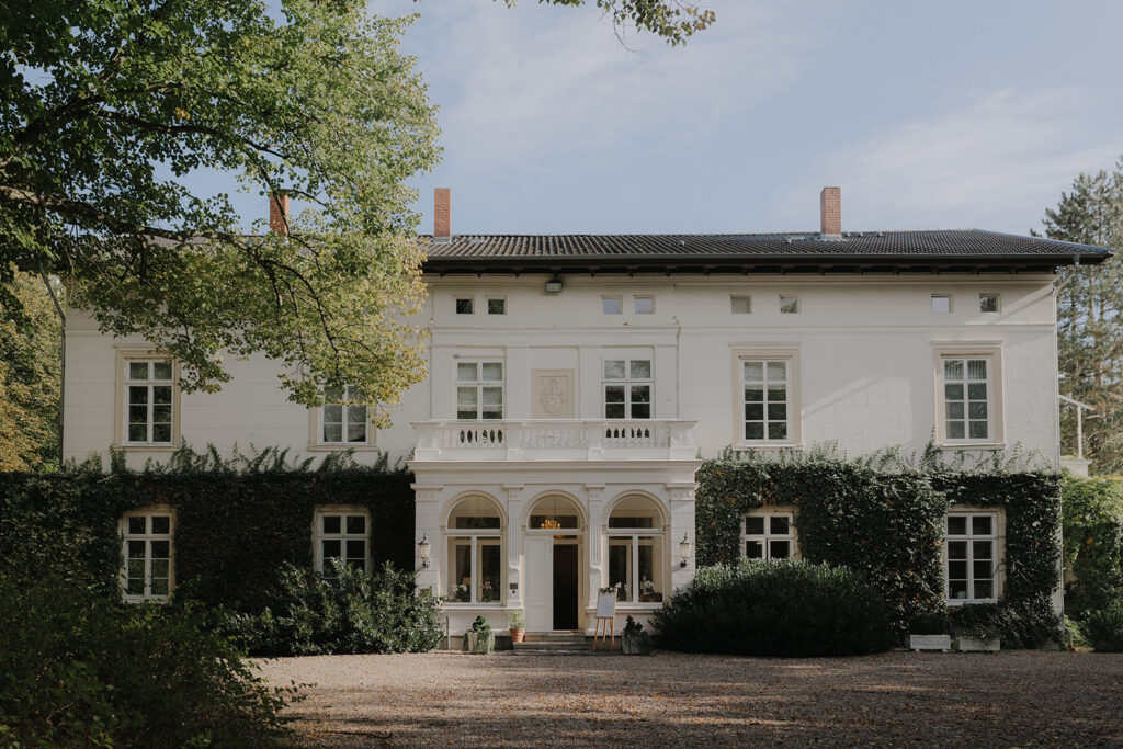 Luxury wedding venue manor Hamburg wedding planner Dilan Kaya