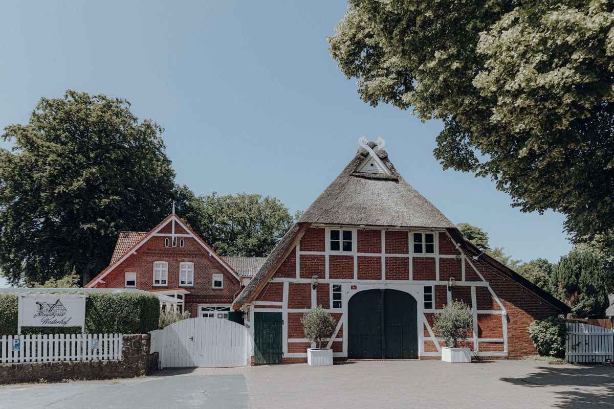Landhaus Westerhof hochzeit bei Hamburg mit Garten und stilvoller Hochzeitskulisse