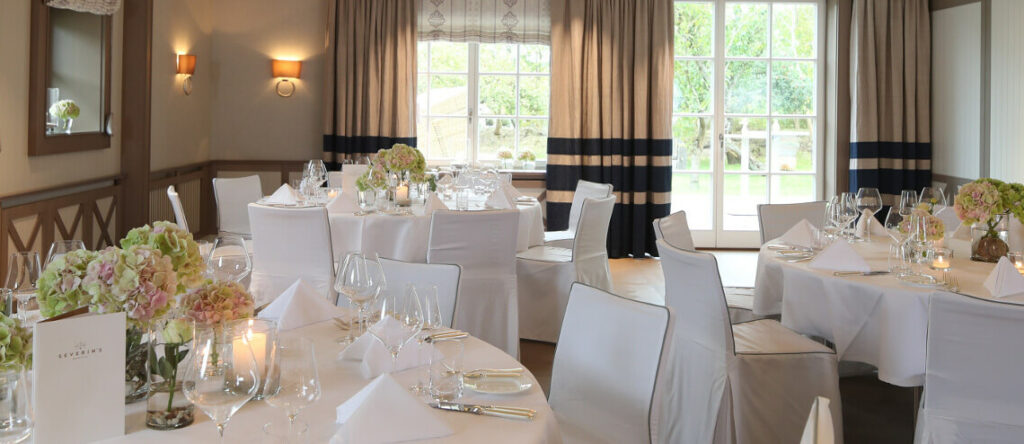 Festlich gedeckter Veranstaltungsraum im Severin*s Resort & Spa auf Sylt